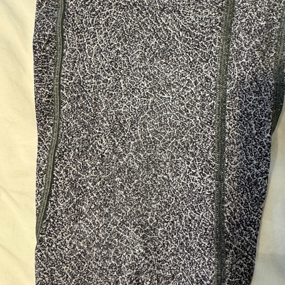 Lululemon leggings size 8 new without tags - Picture 3 of 6